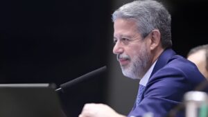 Greve no Fisco atrasou respostas a Lira sobre isenção do IR